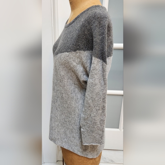 MARKET & SPRUCE Long Sleeve Charcoal & Light Grey Scoop Neck Asymmetric Sweater - Picture 2 of 6